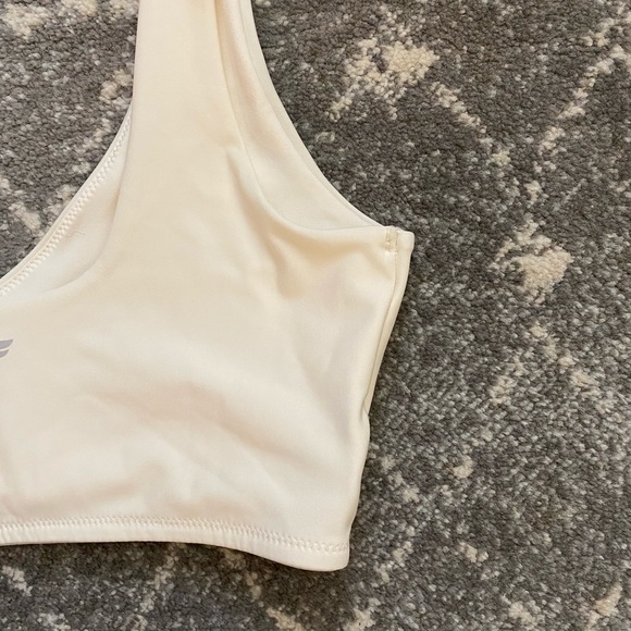 NWT- Fabletics low impact Crossover sports bra Egret -Size Small - Picture 8 of 13
